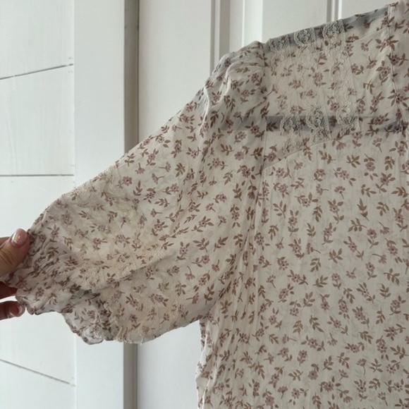 Christy Dawn Elle Dress in Cream with Lilac Ditsy (EUC) - Picture 4 of 7